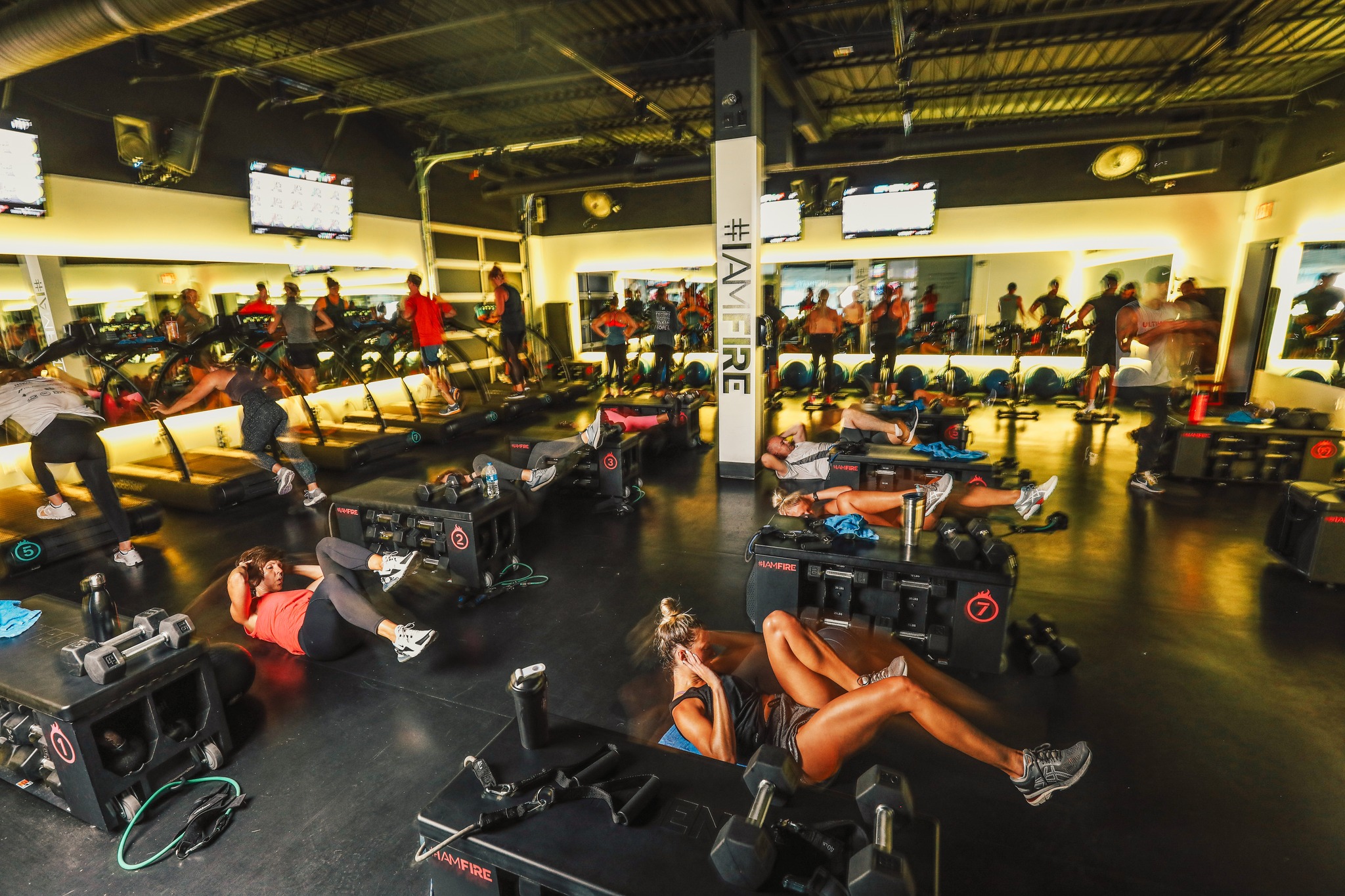 group workout class at ultimate workout, one of the metro's premier gyms in Omaha